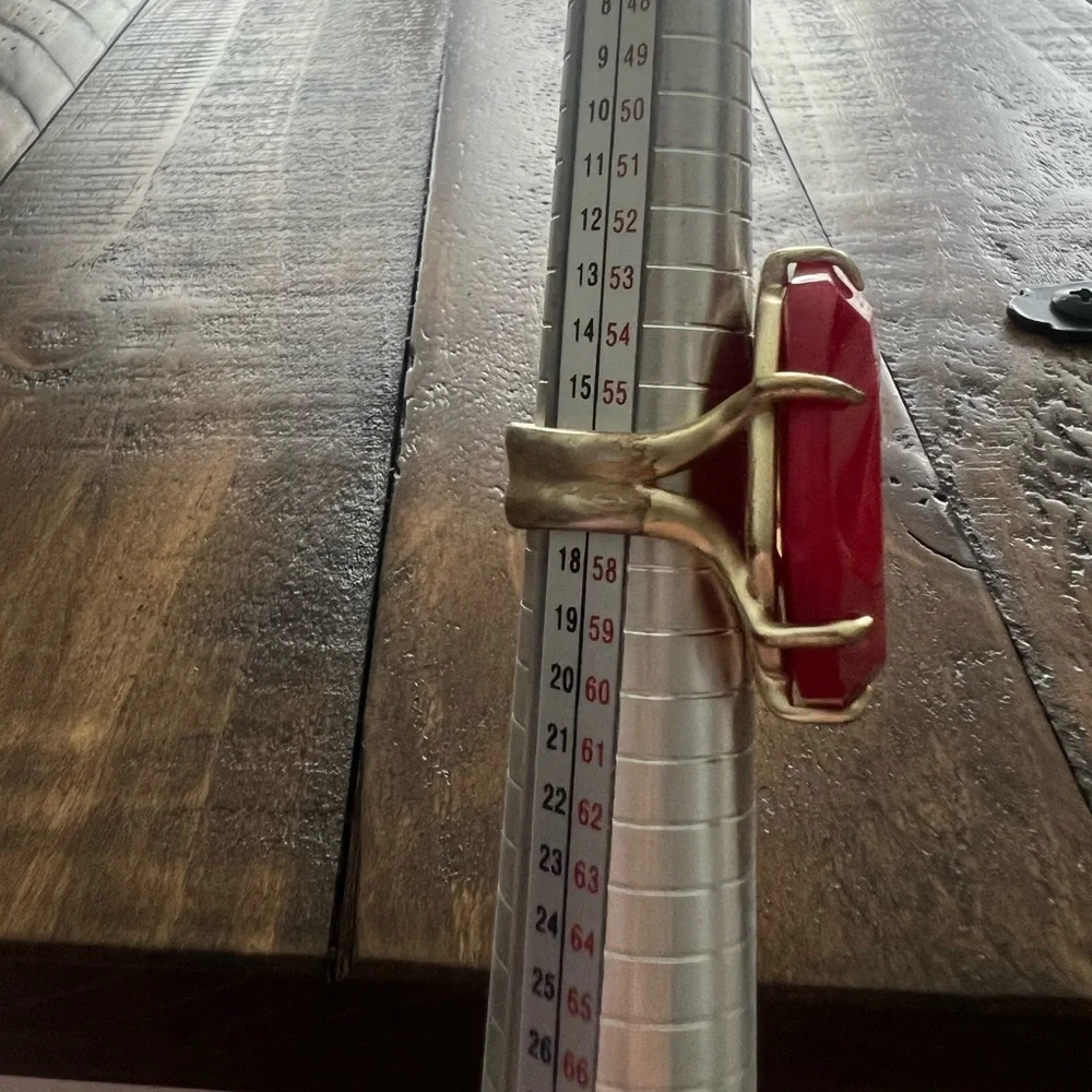 Kendra Scott Red Megan Cocktail Ring Large Stone Size 8 - Picture 8 of 8